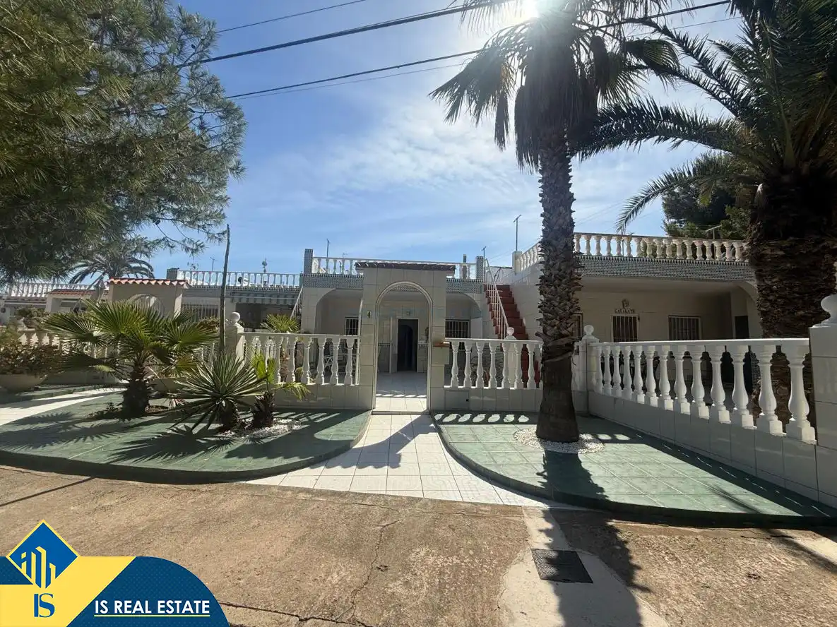 Vista exterior de Casa o chalet en venta en Torrevieja con Calefacción, Jardín privado y Terraza