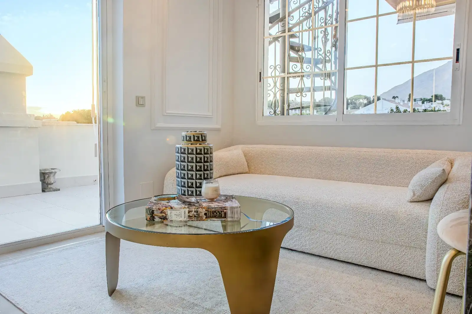 Sala d'estar de Àtic de lloguer en Marbella amb Terrassa, Moblat i Jacuzzi