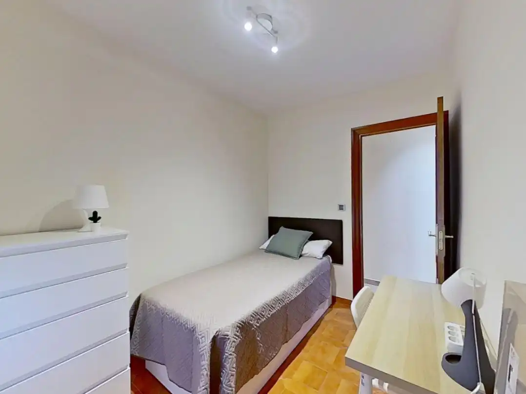 Bedroom of Flat for share in Norte