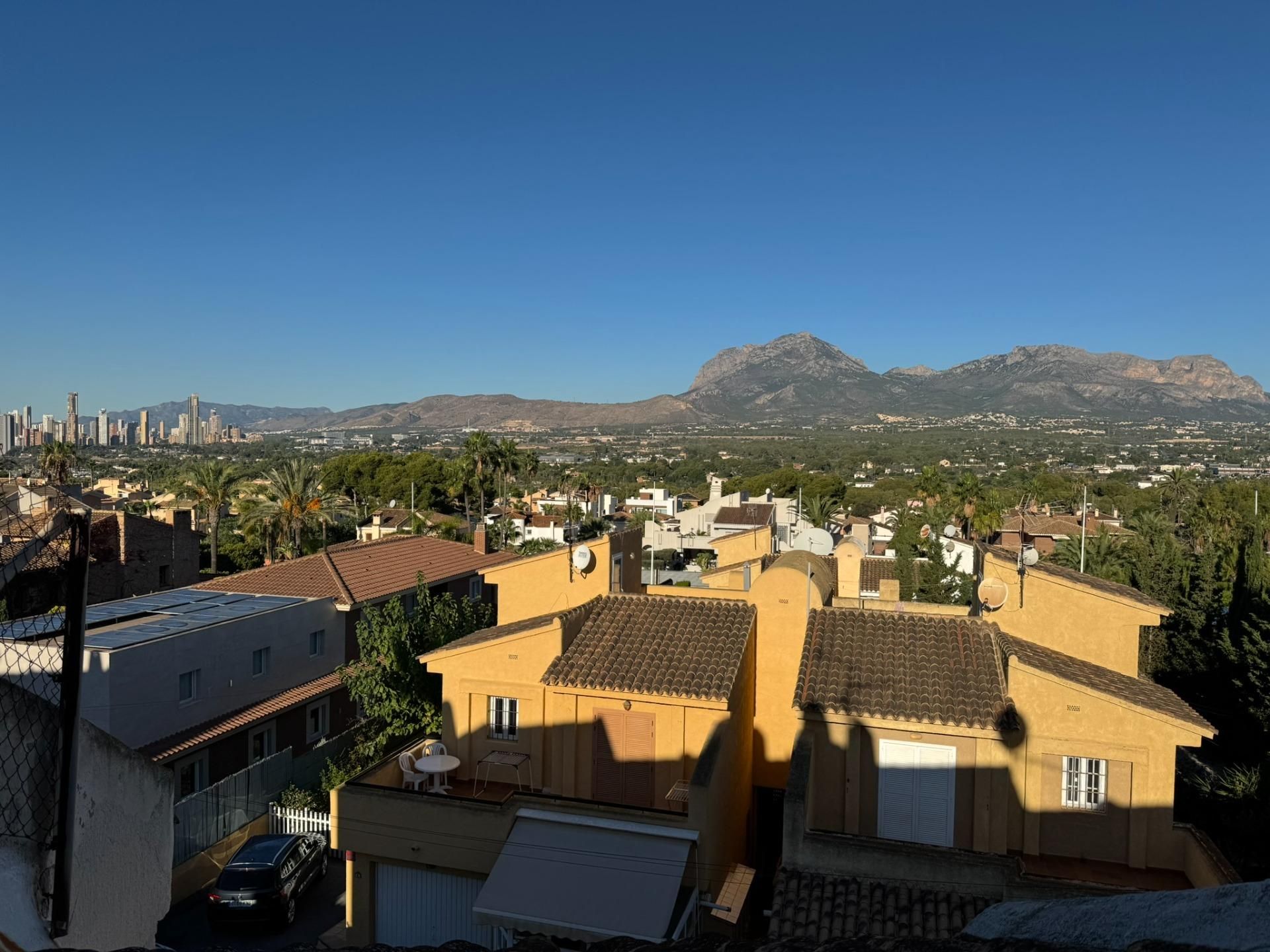 Exterior view of Single-family semi-detached for sale in Benidorm  with Private garden, Terrace and Storage room