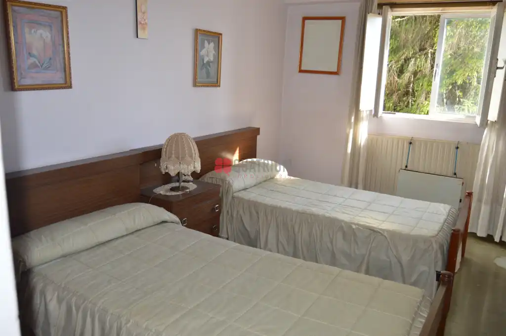Habitación de Casa adosada en venta en Santiago de Compostela  con Calefacción y Jardín privado