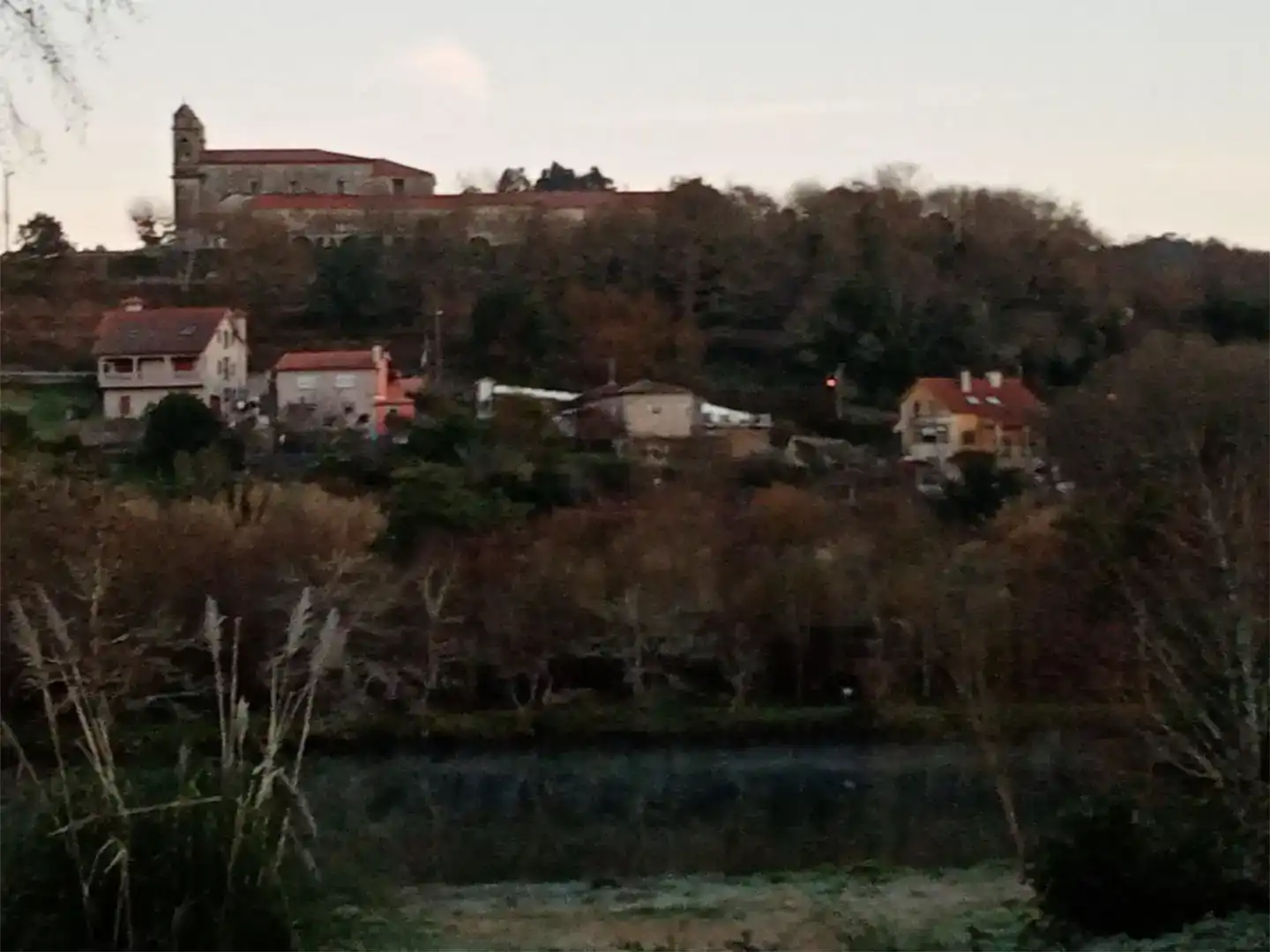 Vista exterior de Casa o xalet en venda en Pontevedra Capital  amb Jardí privat, Parquet i Traster