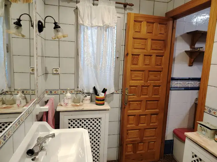 Bany de Casa o xalet en venda en Linares amb Aire condicionat, Calefacció i Terrassa