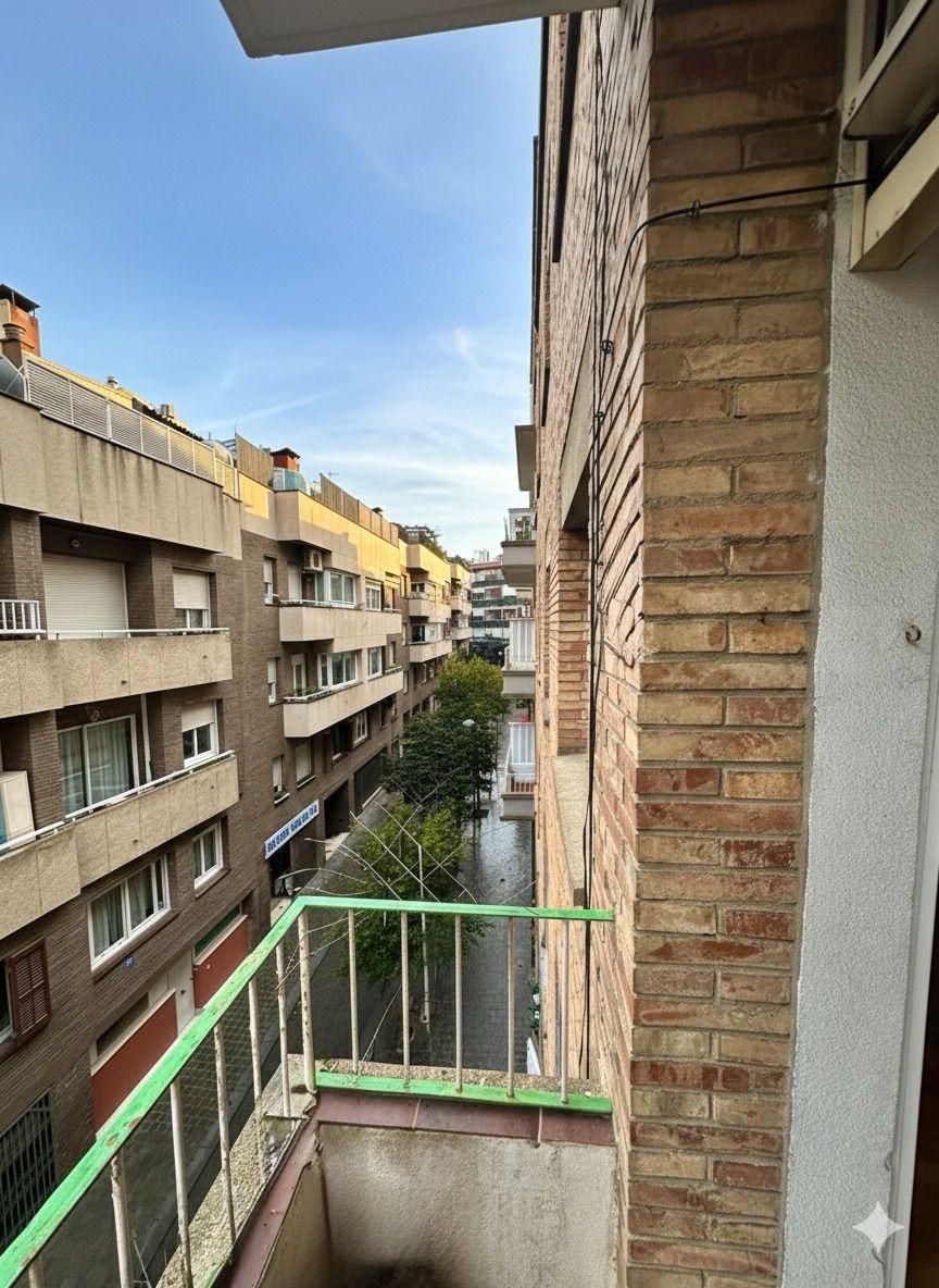 Exterior view of Apartment for sale in  Barcelona Capital  with Parquet flooring