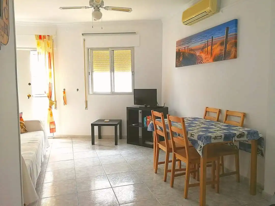 Menjador de Apartament de lloguer en Torremolinos amb Aire condicionat, Calefacció i Terrassa