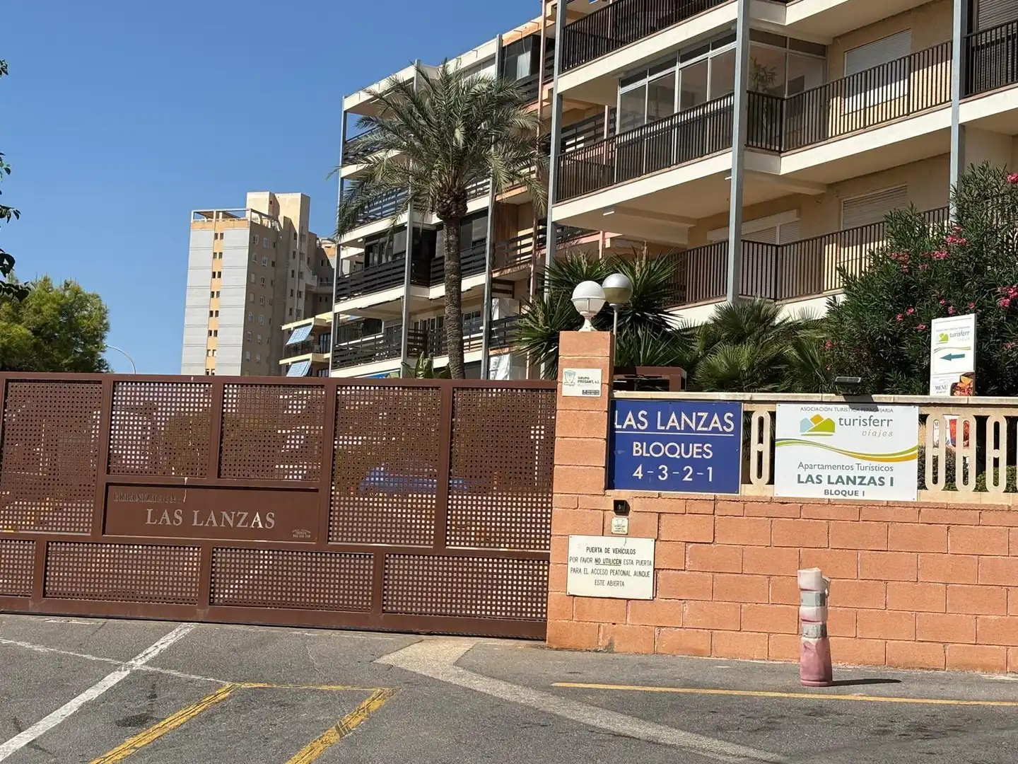 Vista exterior de Planta baja en venta en El Campello