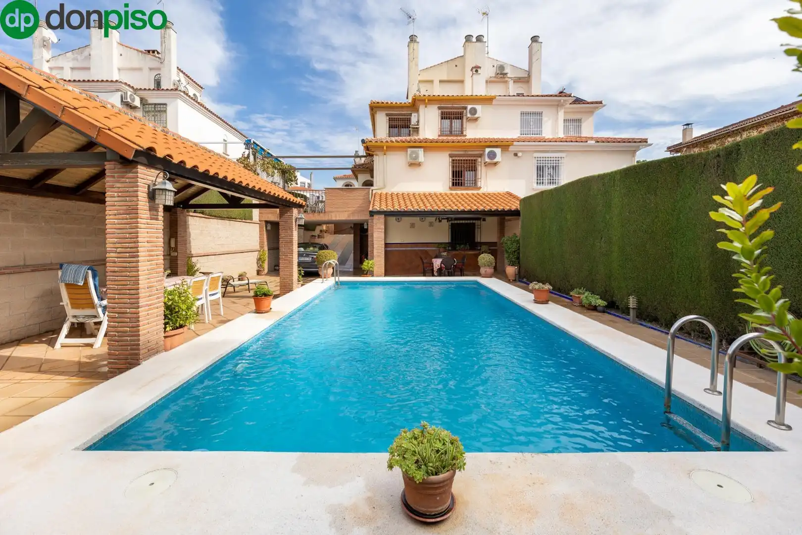 Adossat amb piscina en venda a Calle MIMBRES UR.MONTELUZ, imagen 3