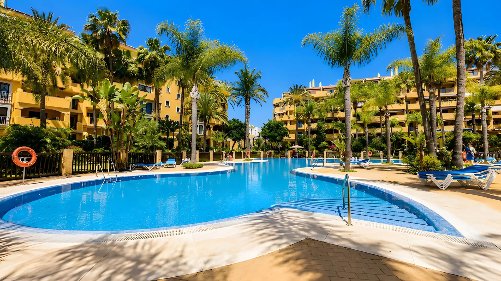 Piscina de Planta baja en venta en Marbella con Aire acondicionado, Terraza y Trastero