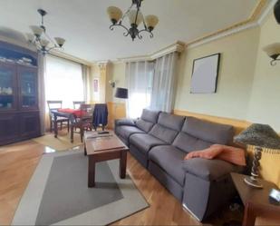 Sala d'estar de Dúplex en venda en Villagonzalo Pedernales amb Calefacció, Parquet i Moblat