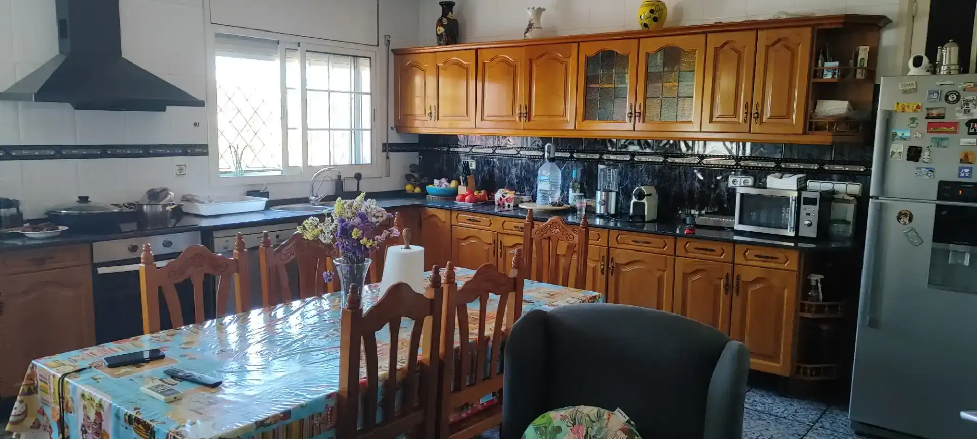 Cocina de Casa o chalet en venta en Sant Boi de Llobregat con Aire acondicionado, Jardín privado y Parquet
