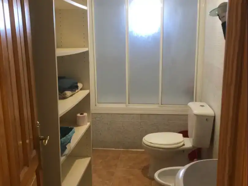 Bany de Casa adosada en venda en Cedillo del Condado amb Piscina