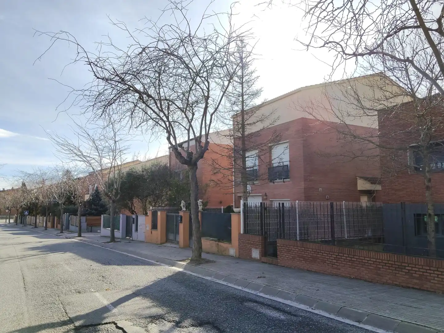 Vista exterior de Casa o xalet en venda en La Granada amb Jardí privat i Piscina