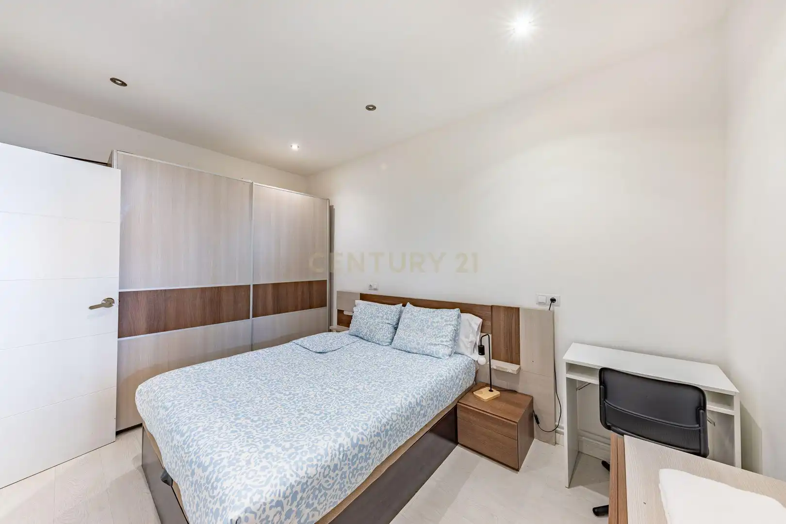 Bedroom of Flat for sale in Santa Coloma de Gramenet  with Air Conditioner, Oven and Washing machine
