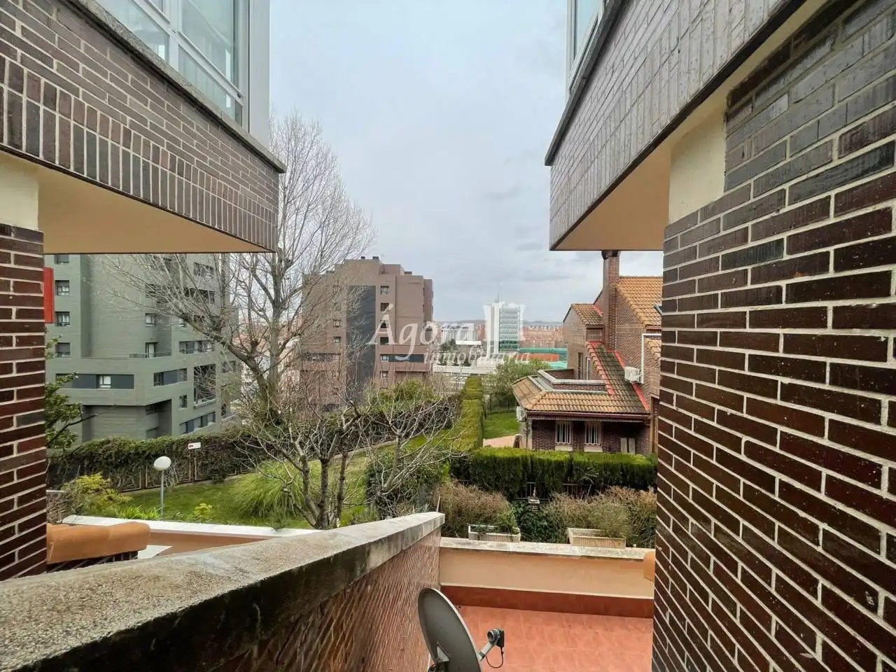 Vista exterior de Dúplex en venta en Valladolid con Calefacción, Parquet y Terraza