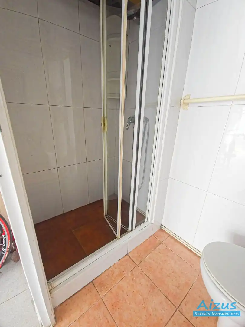 Bany de Casa o xalet en venda en Cerdanyola del Vallès amb Aire condicionat, Calefacció i Jardí privat