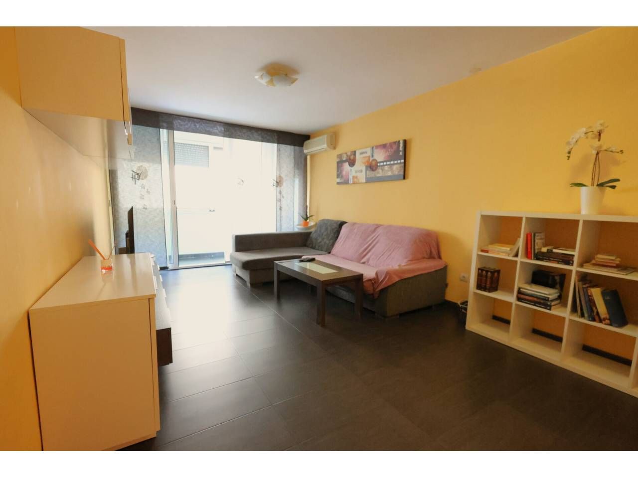 Sala de estar de Piso en venta en L'Hospitalet de Llobregat con Aire acondicionado y Balcón