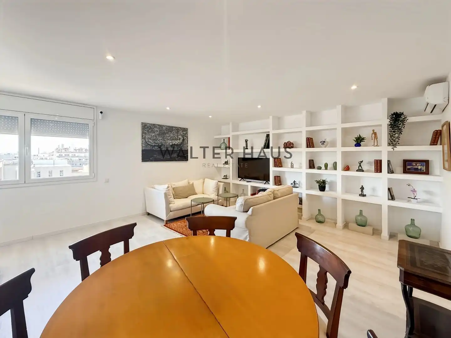 Sala de estar de Dúplex en venta en Barcelona con Aire acondicionado y Amueblado
