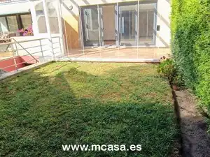Jardí de Casa adosada en venda en Vigo  amb Calefacció, Jardí privat i Terrassa