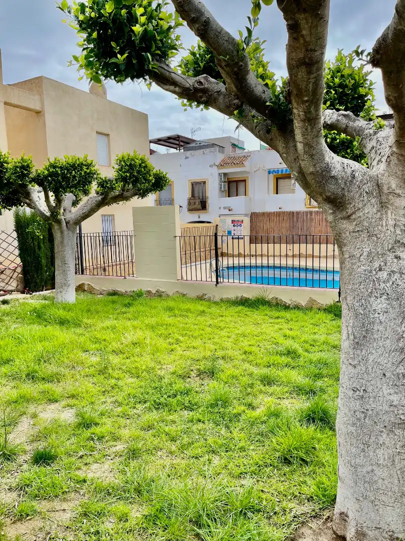 Piscina de Apartament de lloguer en Garrucha amb Moblat i Piscina comunitària