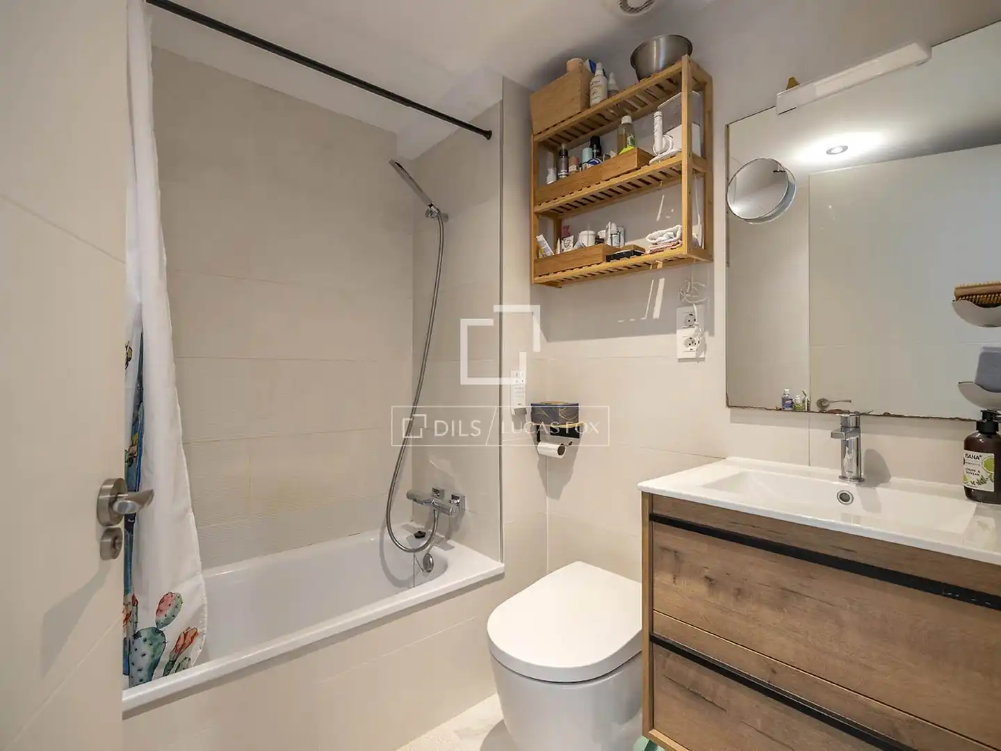 Badezimmer von Wohnung zum Verkauf in Barcelona mit Klimaanlage, Heizung und Terrasse