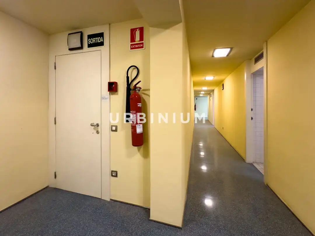 Business premises to rent in Carrer Juli Garreta, imagen 26