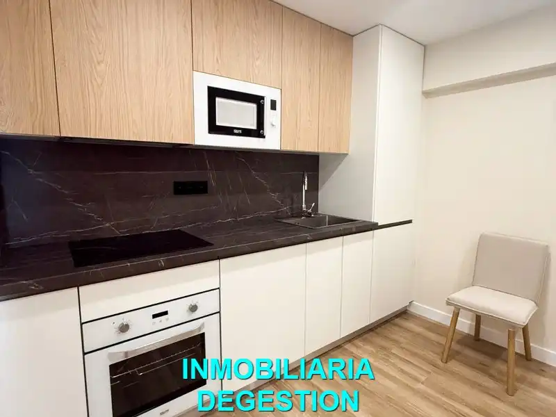 Cuina de Pis de lloguer en Linares amb Aire condicionat, Calefacció i Terrassa