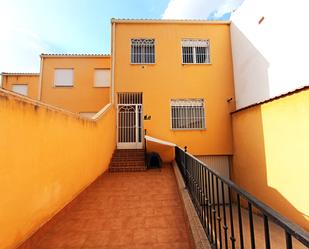 Vista exterior de Casa adosada en venda en Almonacid de Toledo