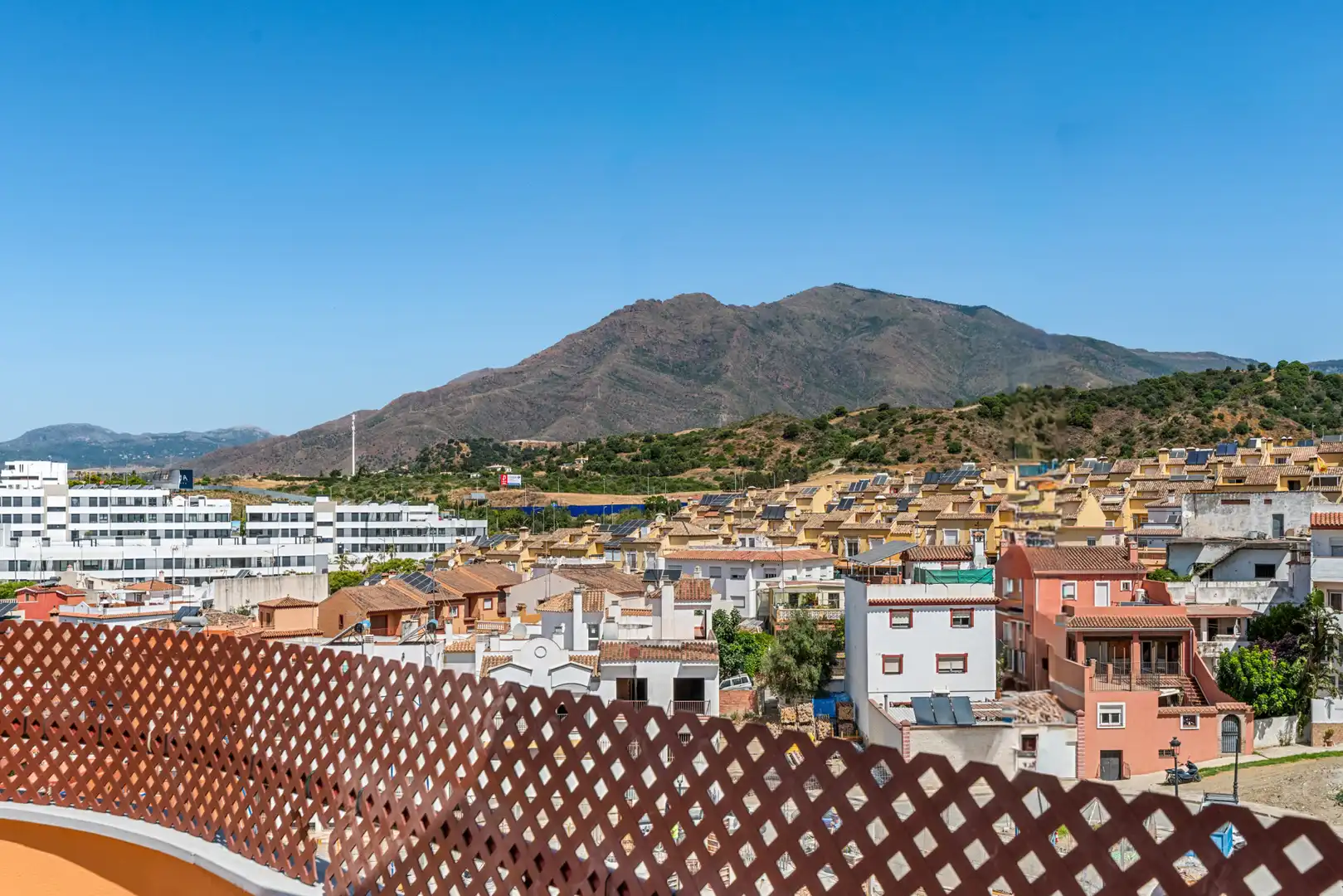 Vista exterior de Ático en venta en Estepona con Aire acondicionado, Terraza y Trastero