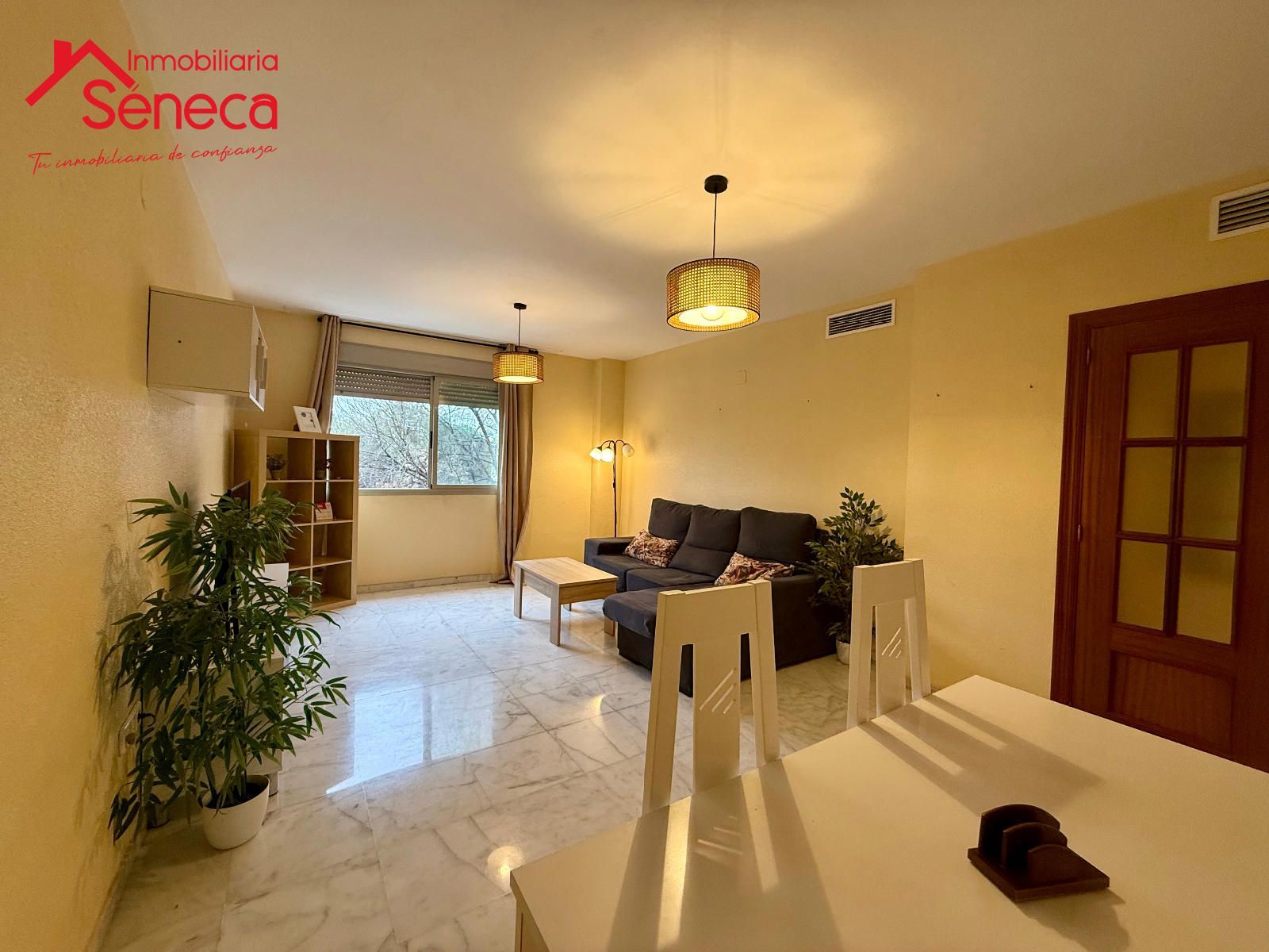Sala d'estar de Pis en venda en  Córdoba Capital amb Calefacció, Terrassa i Traster