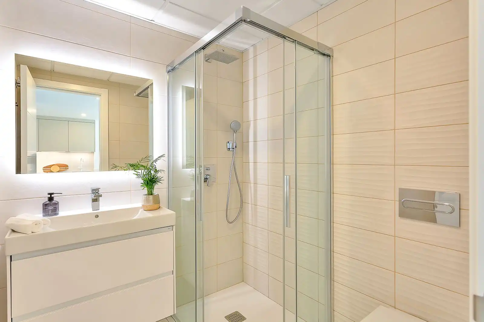 Bany de Apartament en venda en Marbella amb Aire condicionat, Jardí privat i Terrassa