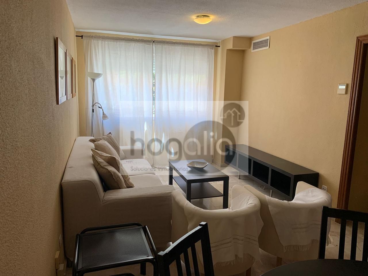 Sala de estar de Piso de alquiler en  Sevilla Capital con Aire acondicionado y Amueblado