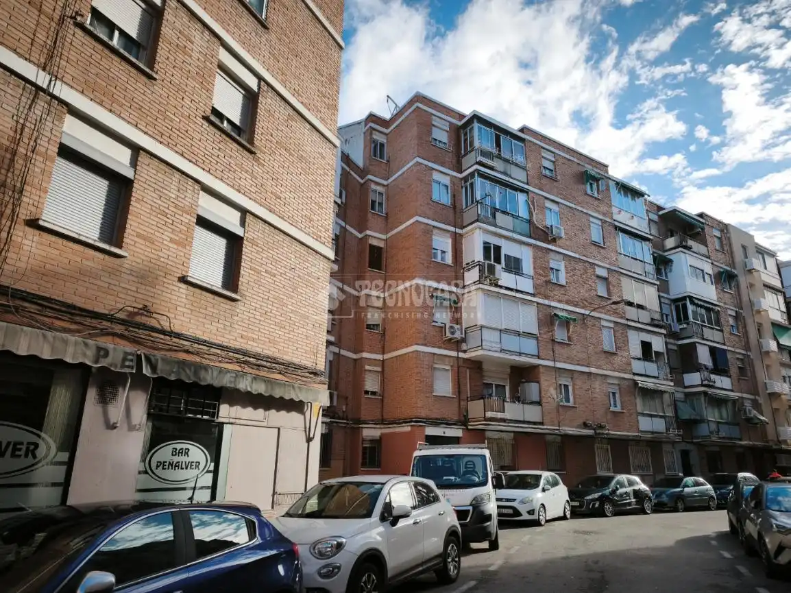 Vista exterior de Piso en venta en Alcalá de Henares con Terraza