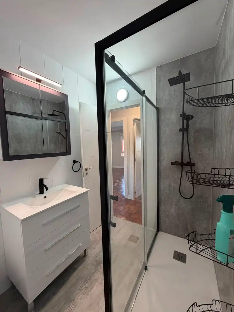 Baño de Piso de alquiler en Madrid con Calefacción, Parquet y Terraza
