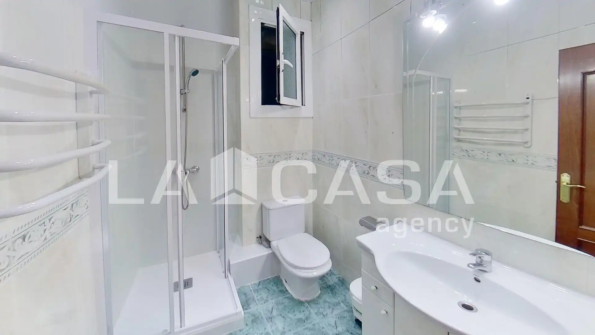 Bathroom of Flat for sale in Barcelona  with Balcony