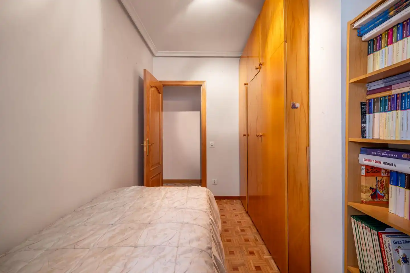Dormitori de Pis en venda en Ávila amb Calefacció, Parquet i Terrassa