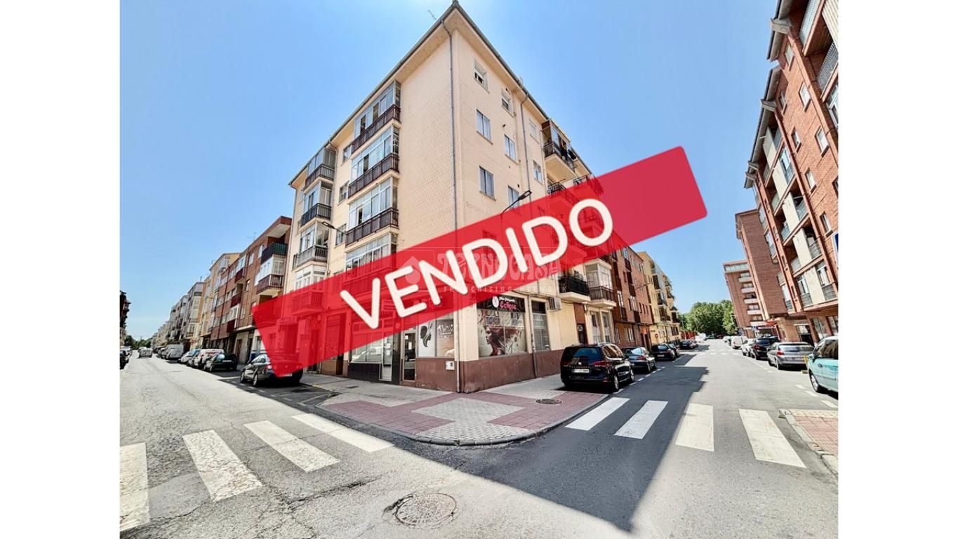 Vista exterior de Pis en venda en Ávila Capital amb Terrassa i Moblat