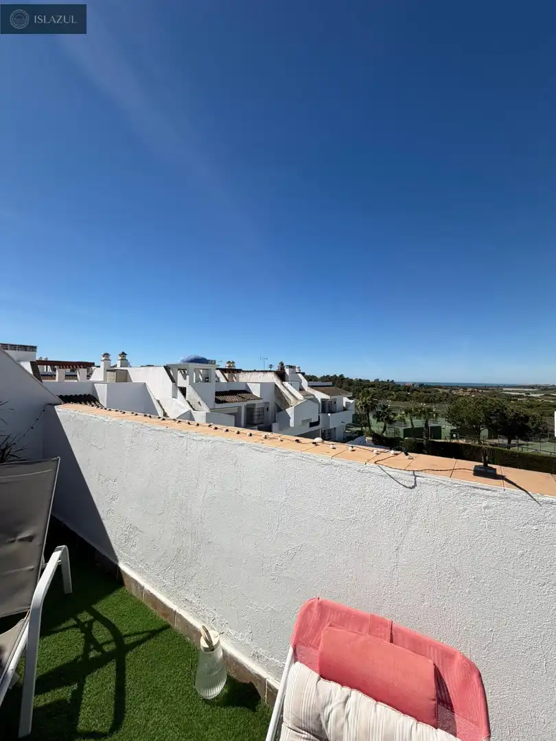 Vista exterior de Àtic en venda en Islantilla amb Aire condicionat, Calefacció i Terrassa