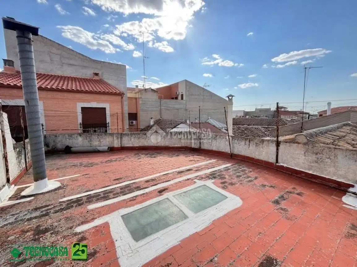 Vista exterior de Casa adosada en venda en Manzanares amb Calefacció i Terrassa