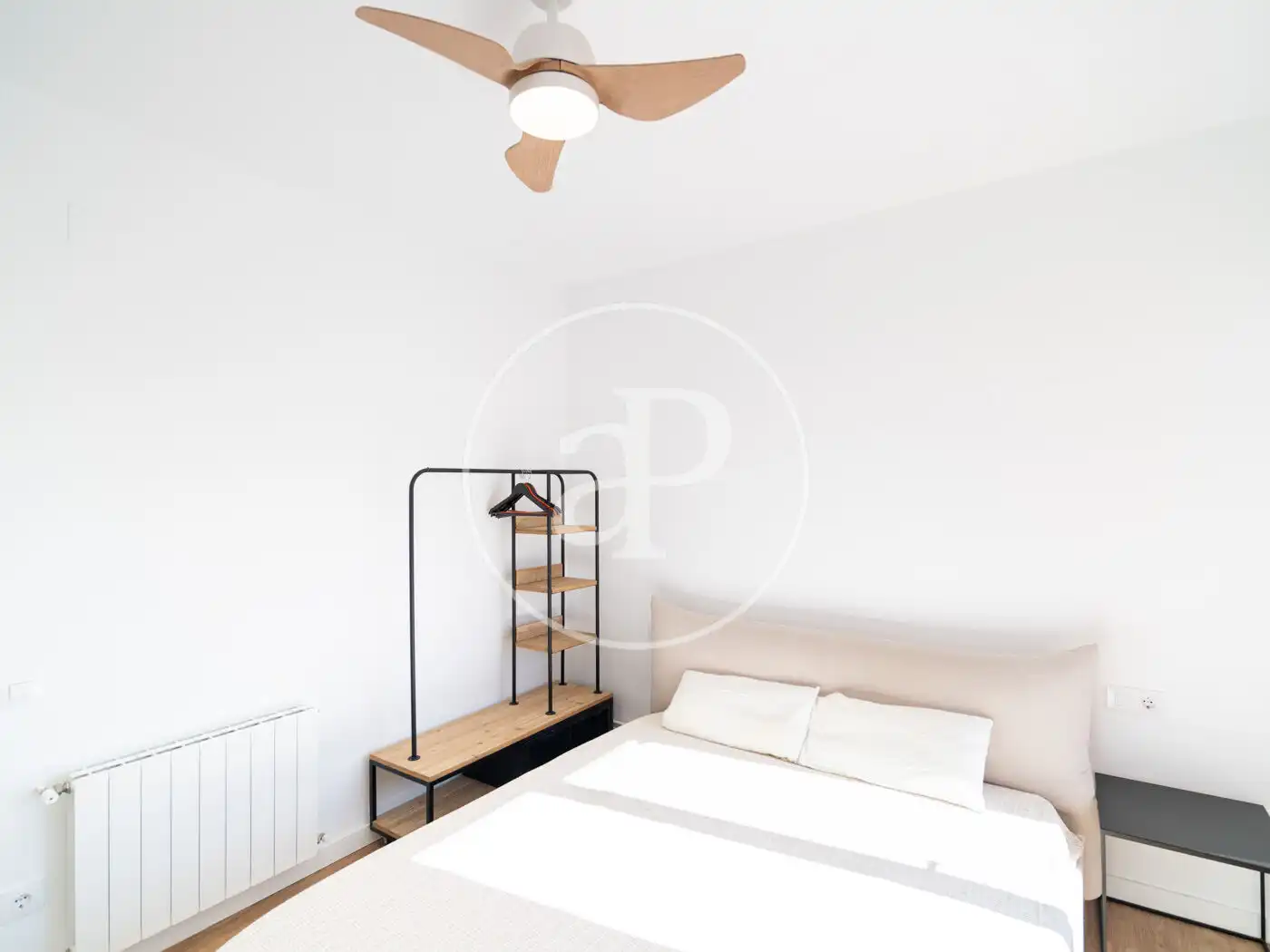 Schlafzimmer von Dachboden zum Verkauf in L'Hospitalet de Llobregat mit Klimaanlage, Heizung und Terrasse