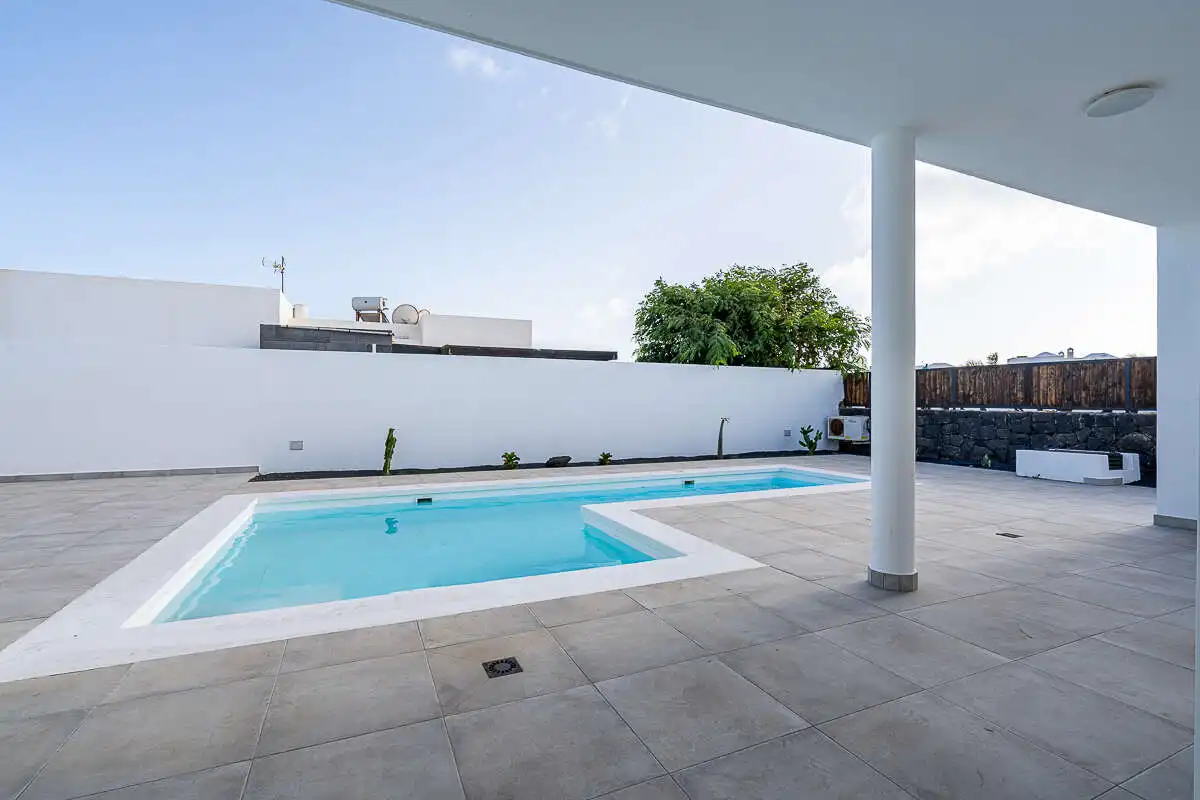 Piscina de Casa o xalet en venda en Yaiza amb Jardí privat, Terrassa i Piscina