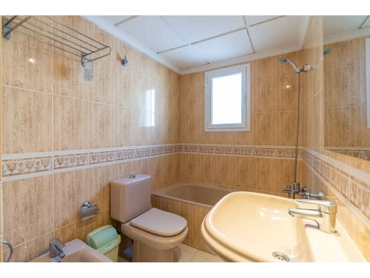 Badezimmer von Einfamilien-Reihenhaus zum Verkauf in Calpe / Calp mit Klimaanlage, Terrasse und Möbliert