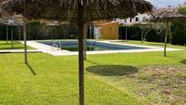 Piscina de Casa adosada en venda en Los Barrios amb Piscina comunitària