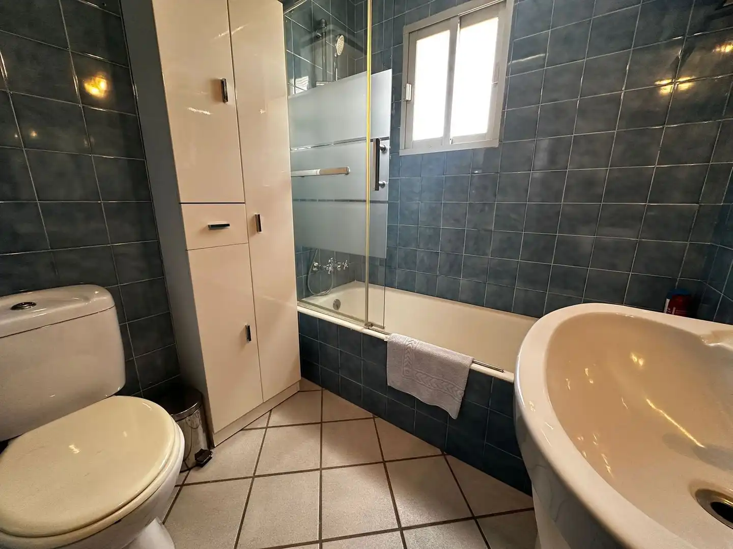 Bathroom of Houses for sale in Algeciras  with Terrace and Community pool