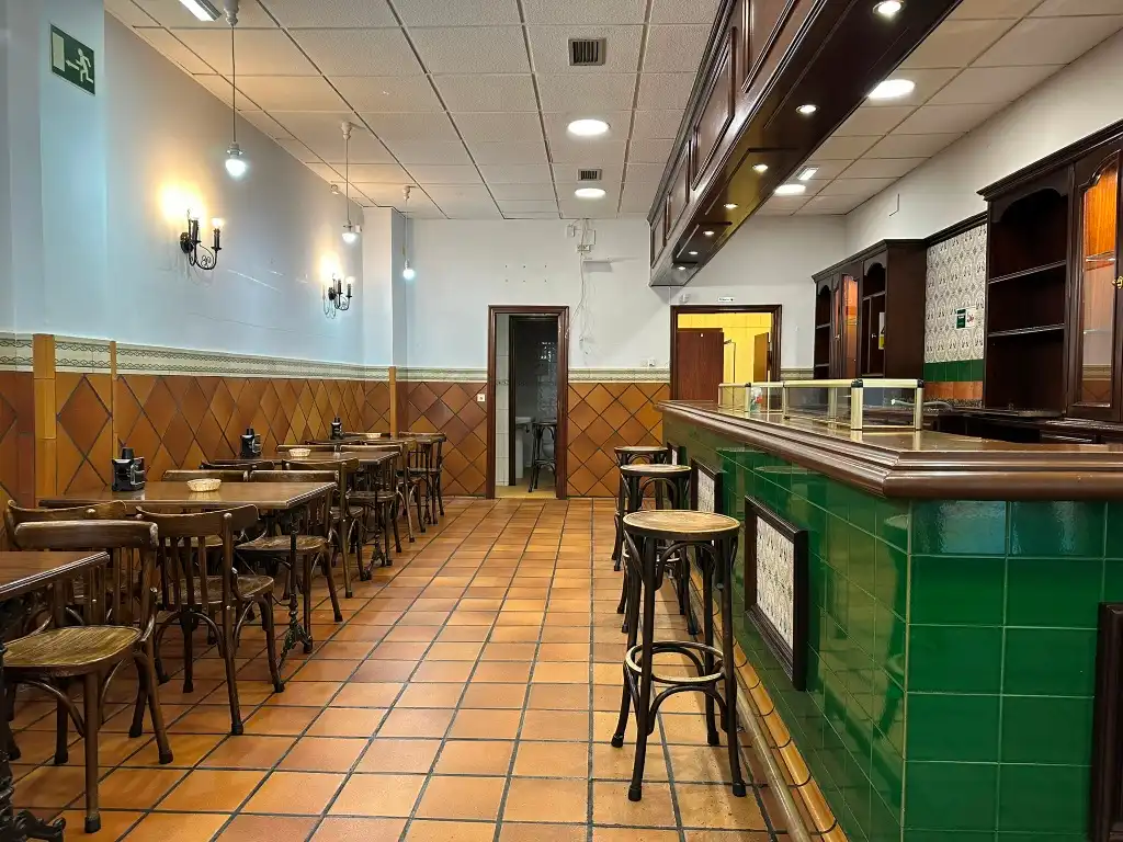 Local de alquiler en Gijón  con Amueblado