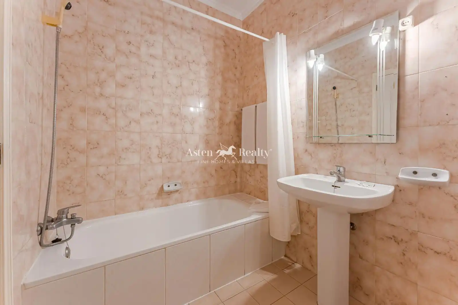 Apartament en venda a Austria, San Eugenio Alto