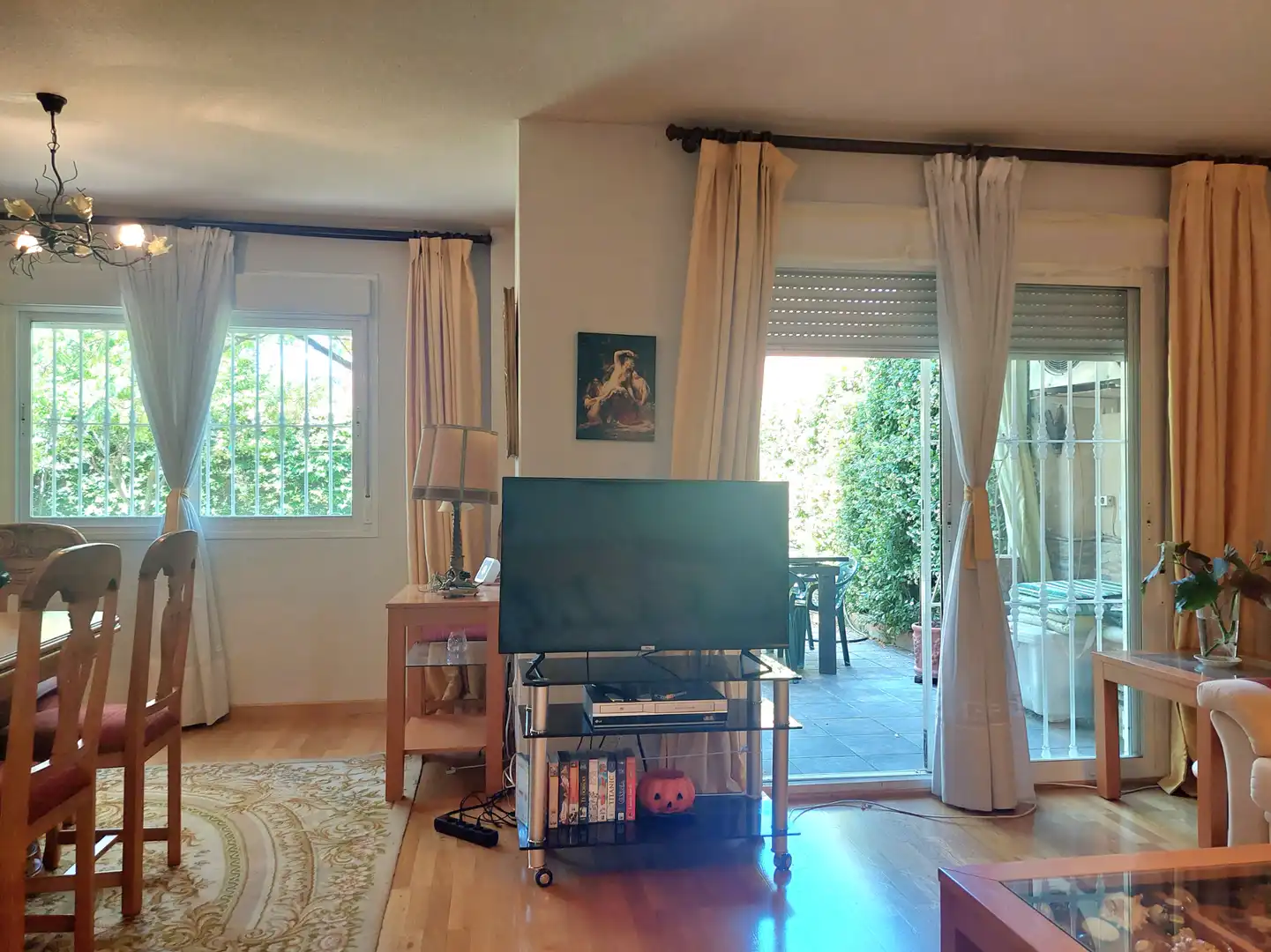 Sala de estar de Casa adosada en venta en Rivas-Vaciamadrid con Aire acondicionado, Calefacción y Jardín privado