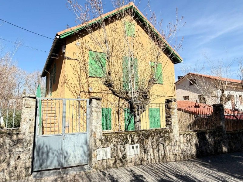 Vista exterior de Ático en venta en El Espinar con Jardín privado