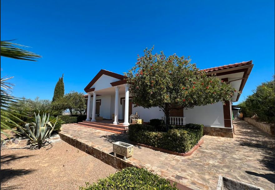 Vista exterior de Casa o xalet en venda en Medellín amb Jardí privat i Piscina