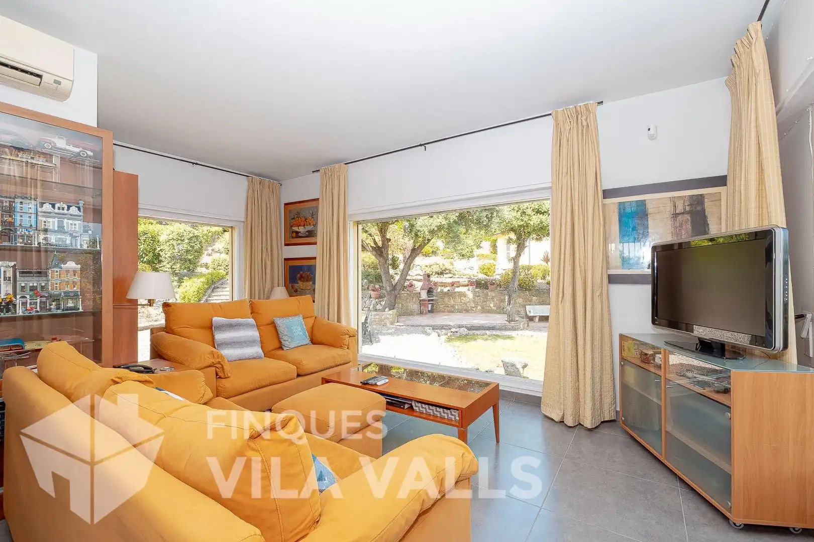 Sala d'estar de Casa o xalet en venda en Sant Quirze Safaja amb Aire condicionat