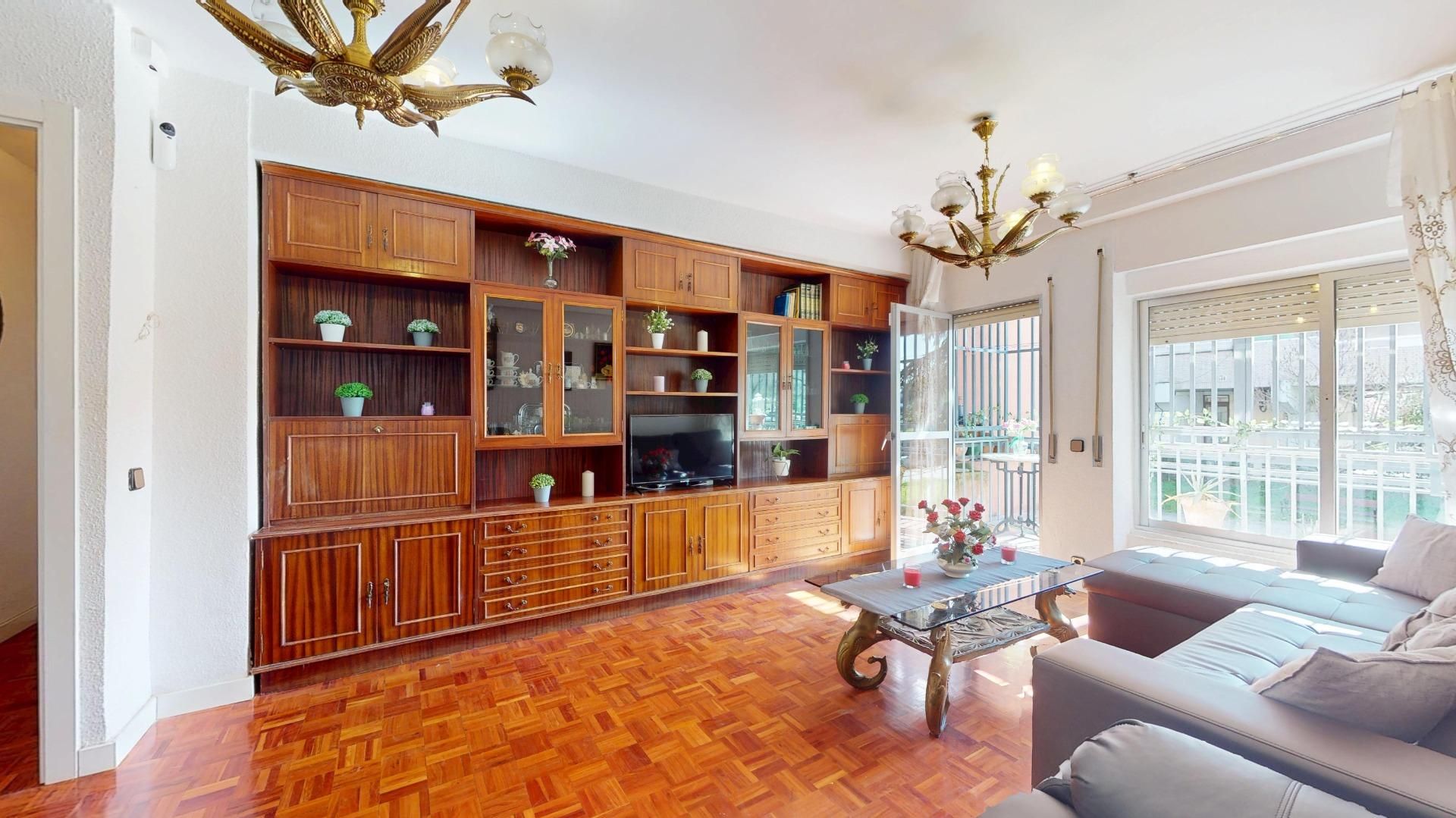 Sala d'estar de Pis en venda en  Madrid Capital amb Calefacció, Terrassa i Alarma